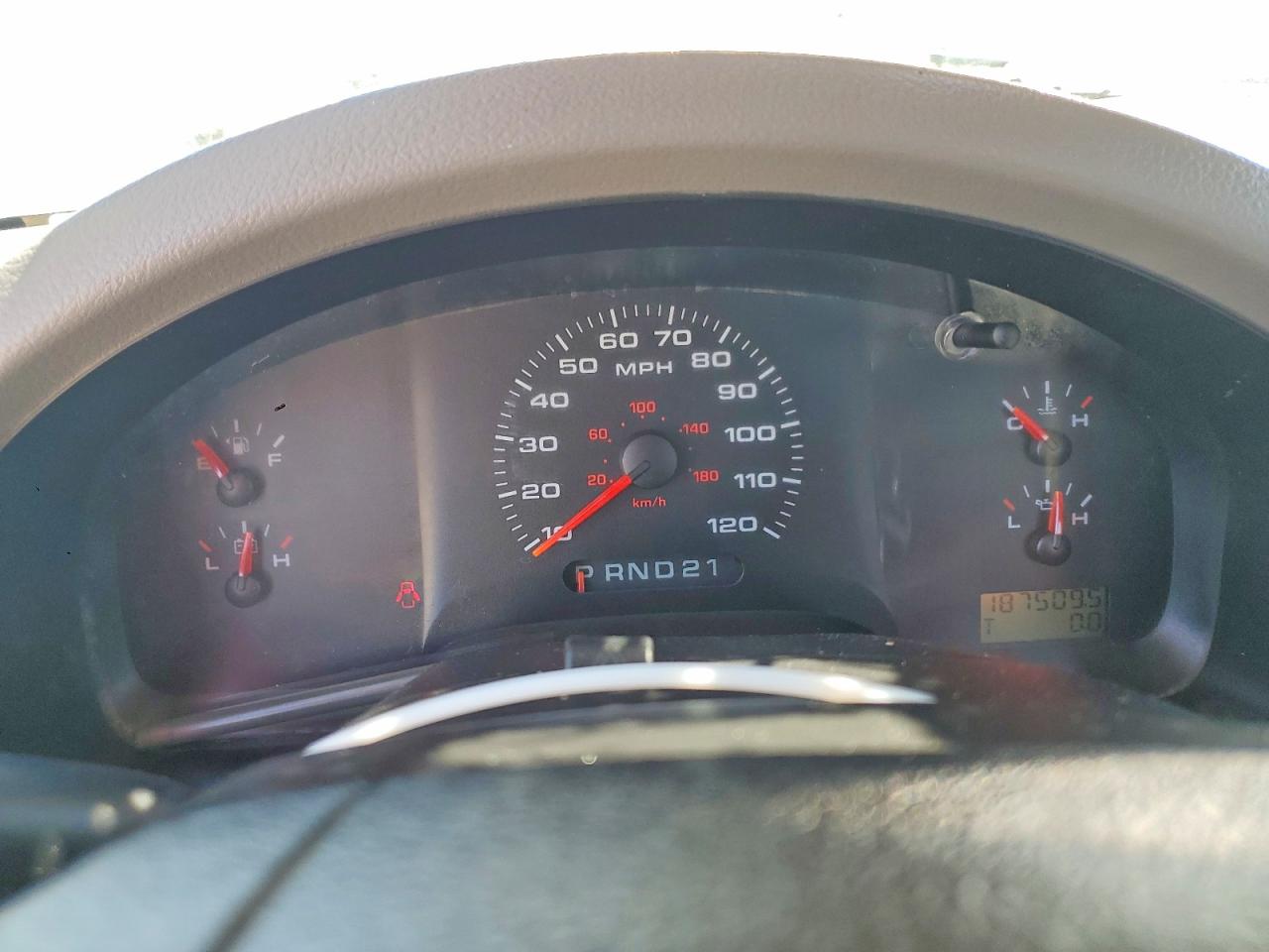 2005 Ford F150 Белый vin: 1FTRF12W75NA08300