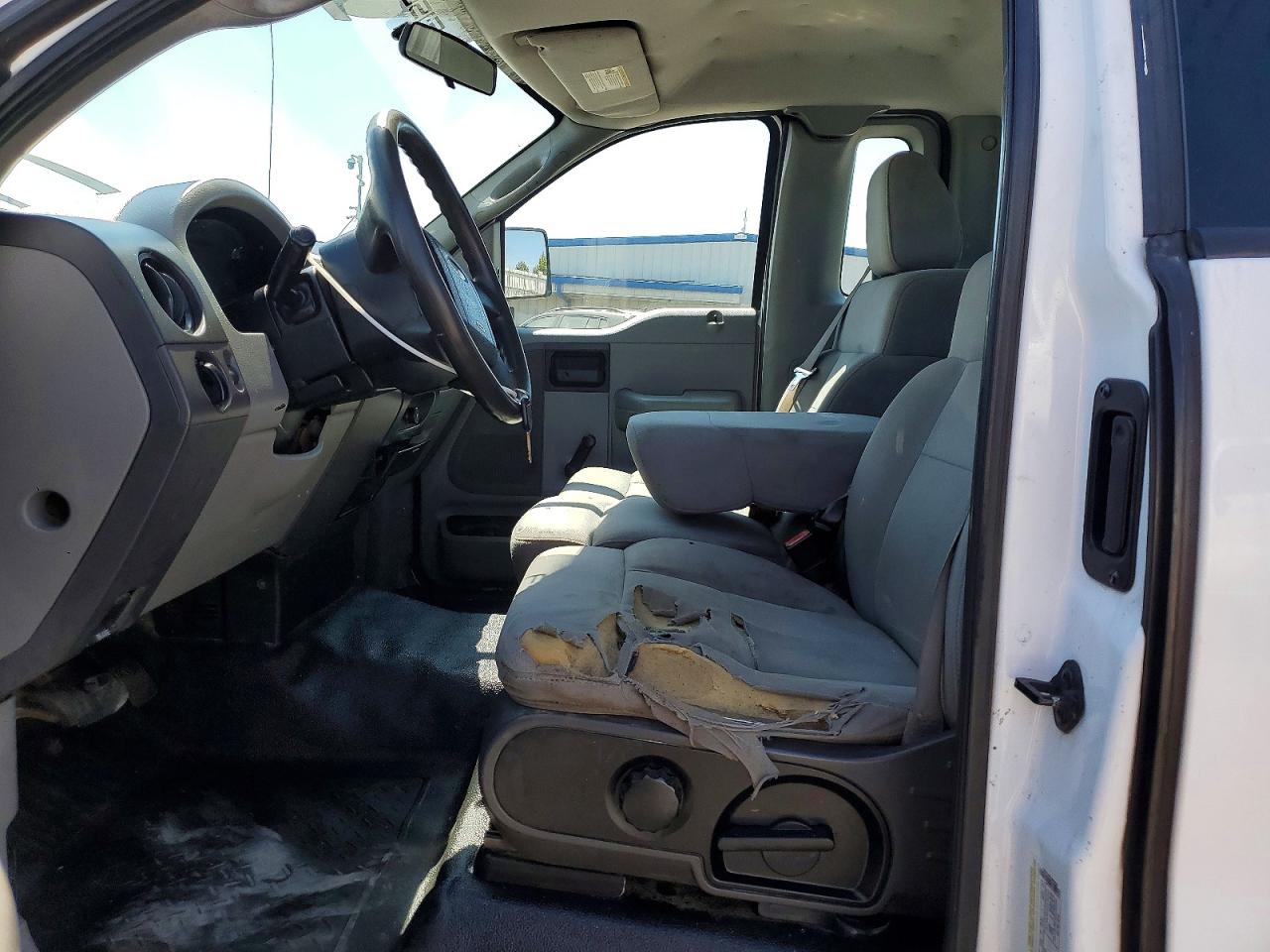 2005 Ford F150 Белый vin: 1FTRF12W75NA08300