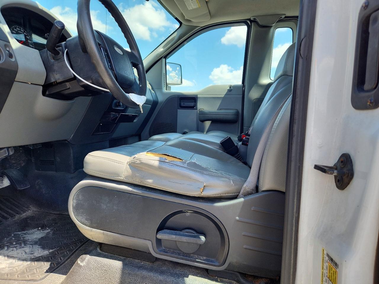 2007 Ford F150 White vin: 1FTRF12W77NA72629