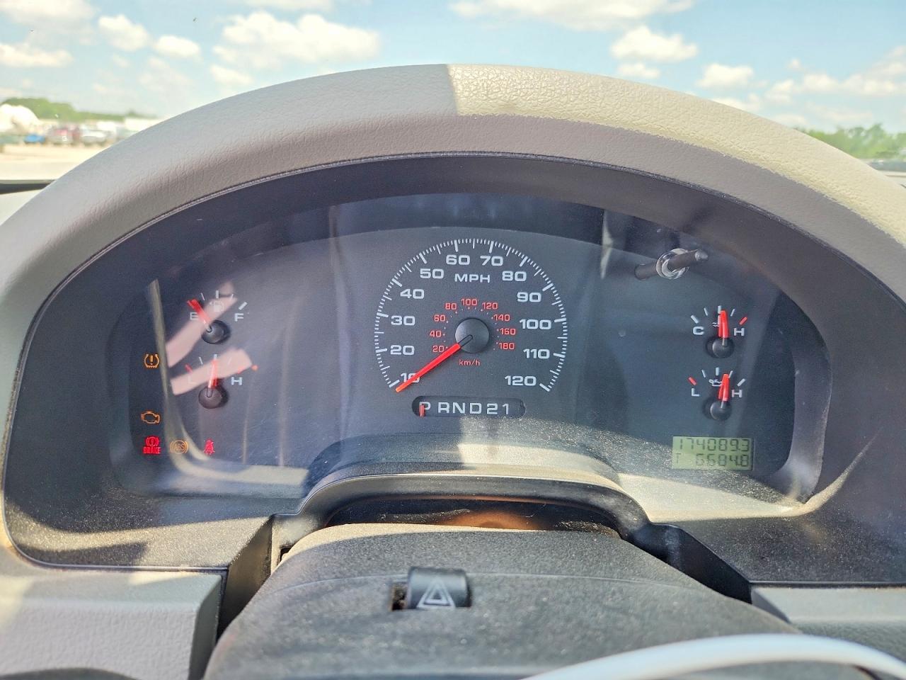 2007 Ford F150 White vin: 1FTRF12W77NA72629