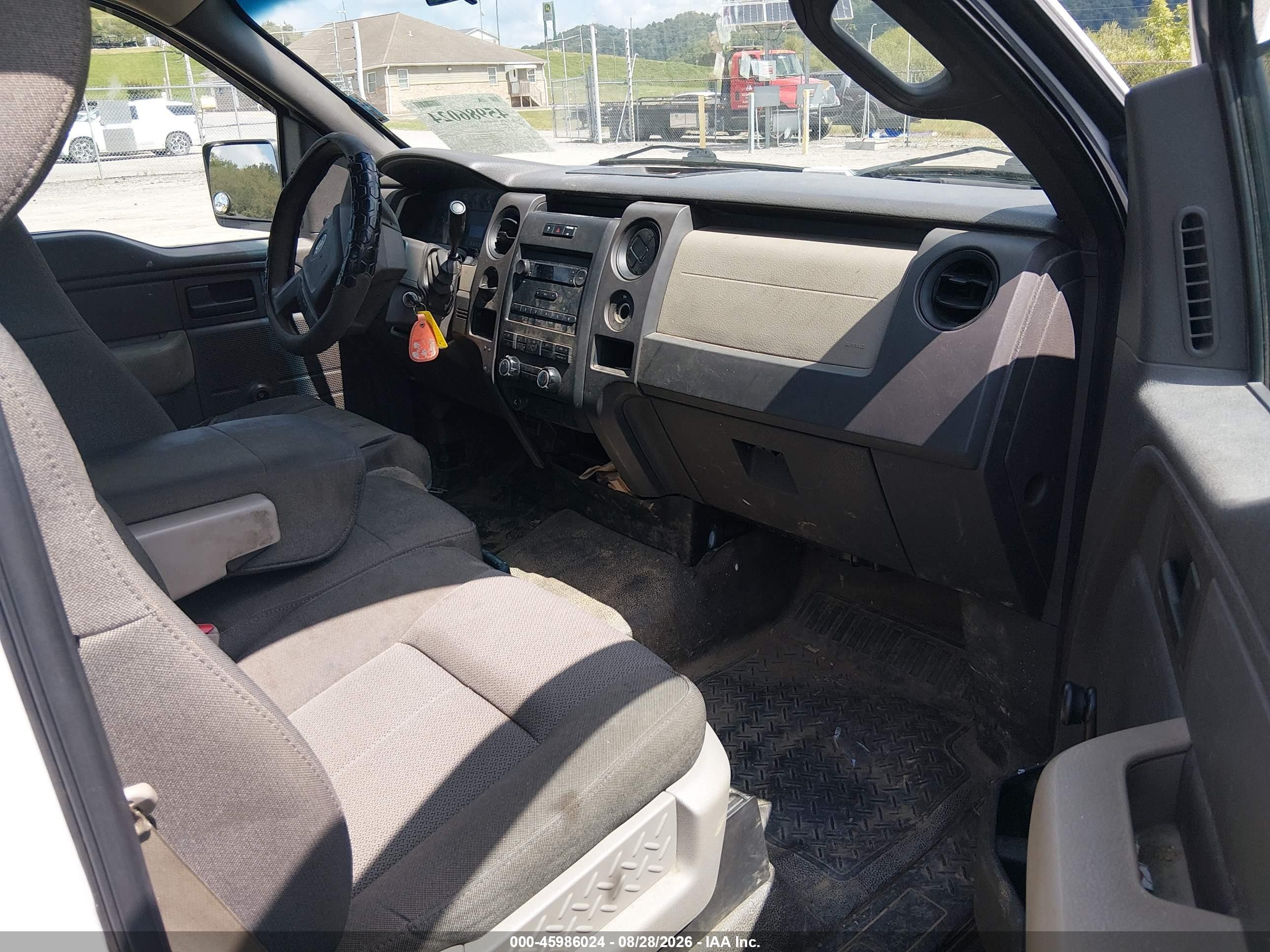 2009 Ford F-150   White vin: 1FTRF12W79KB89650