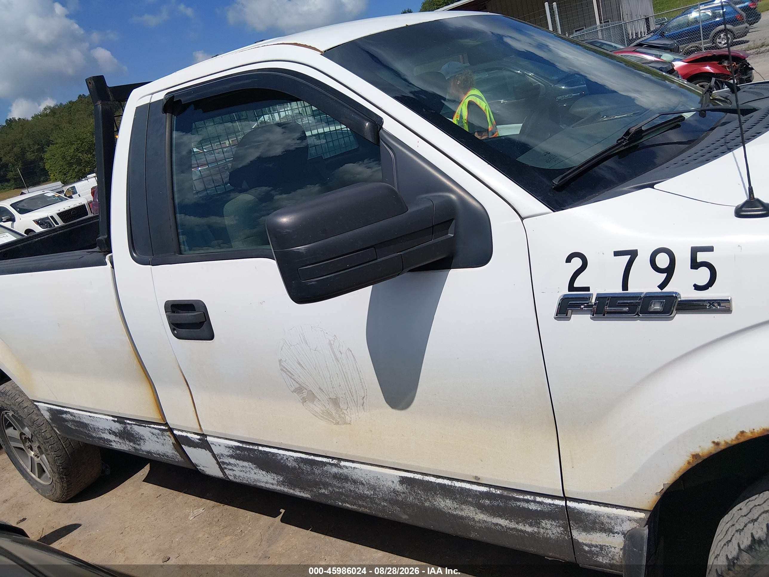 2009 Ford F-150   White vin: 1FTRF12W79KB89650