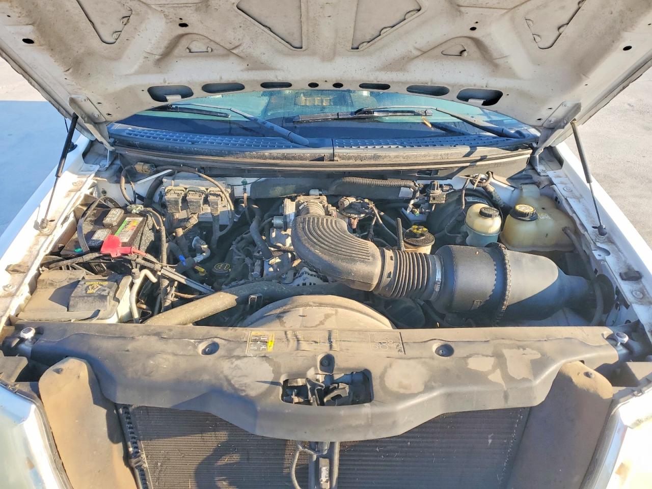 2004 Ford F150 White vin: 1FTRF12W84NB49083