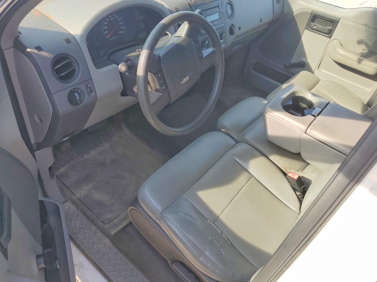 2004 Ford F150 White vin: 1FTRF12W84NB49083