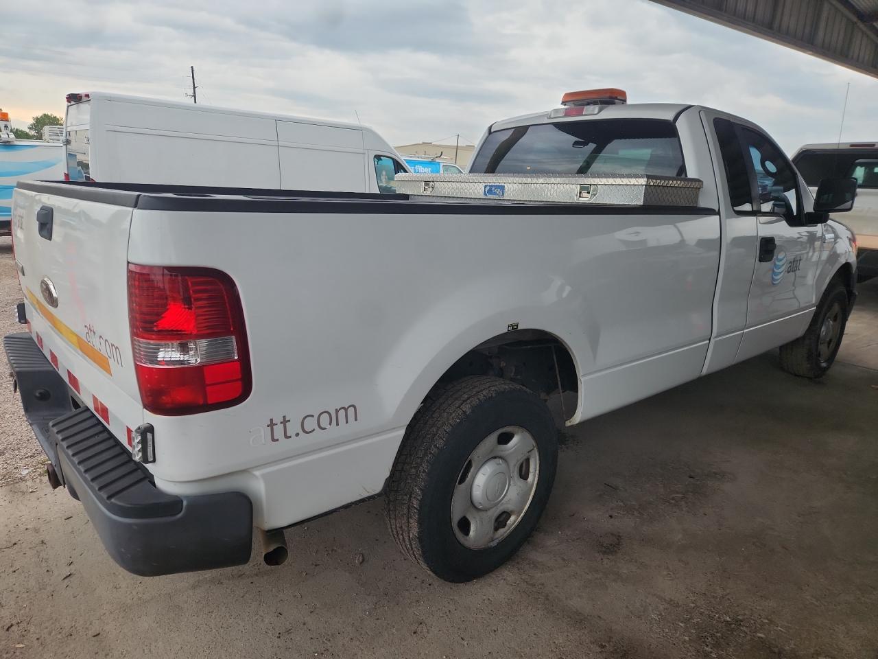 2007 Ford F150 White vin: 1FTRF12W87KD54179 Damage: Right Bed Side, Heavy Scratch, 1 To 2 Inches