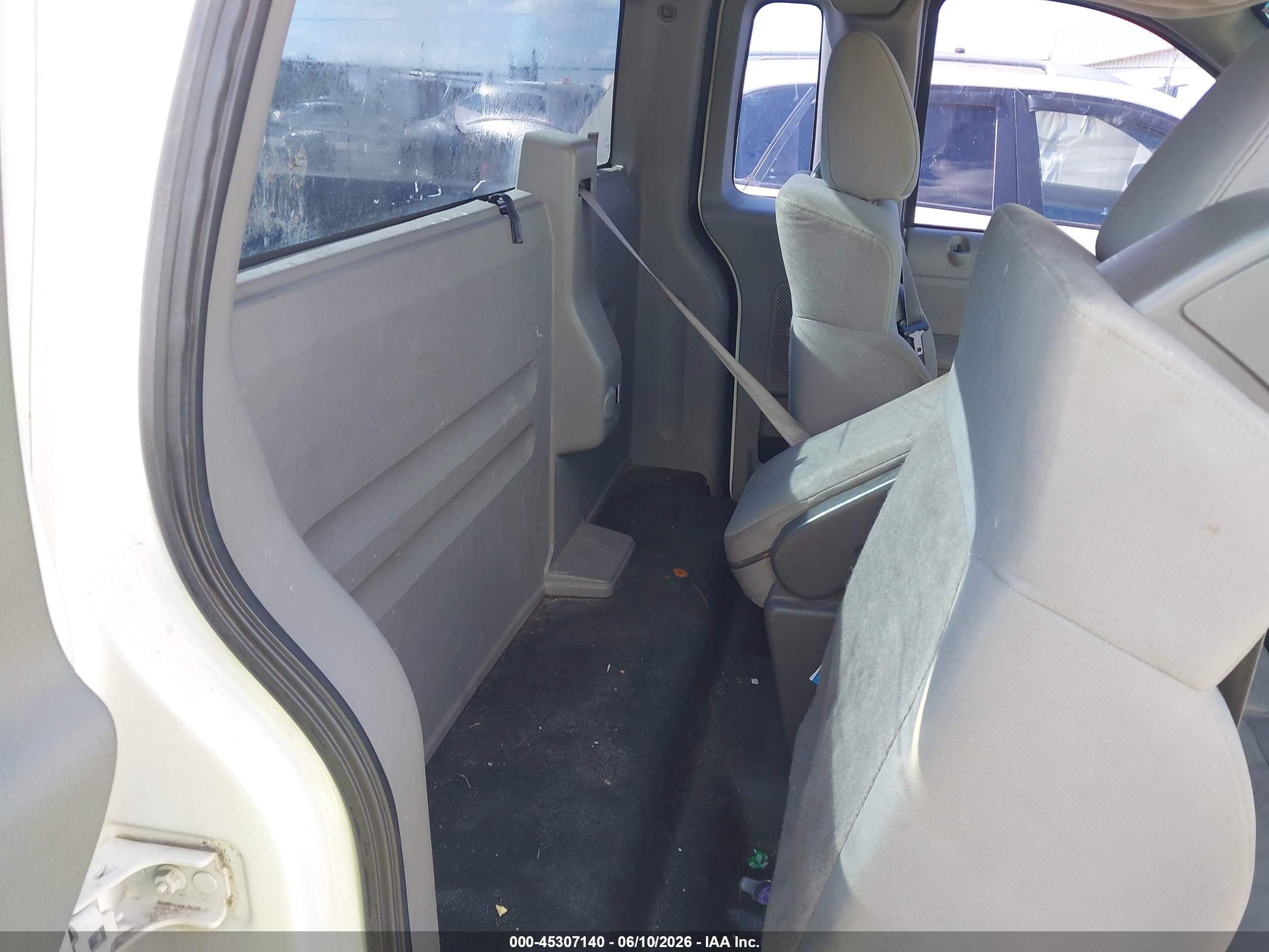 2007 Ford F-150 Stx/xl/xlt White vin: 1FTRF12W87NA65849