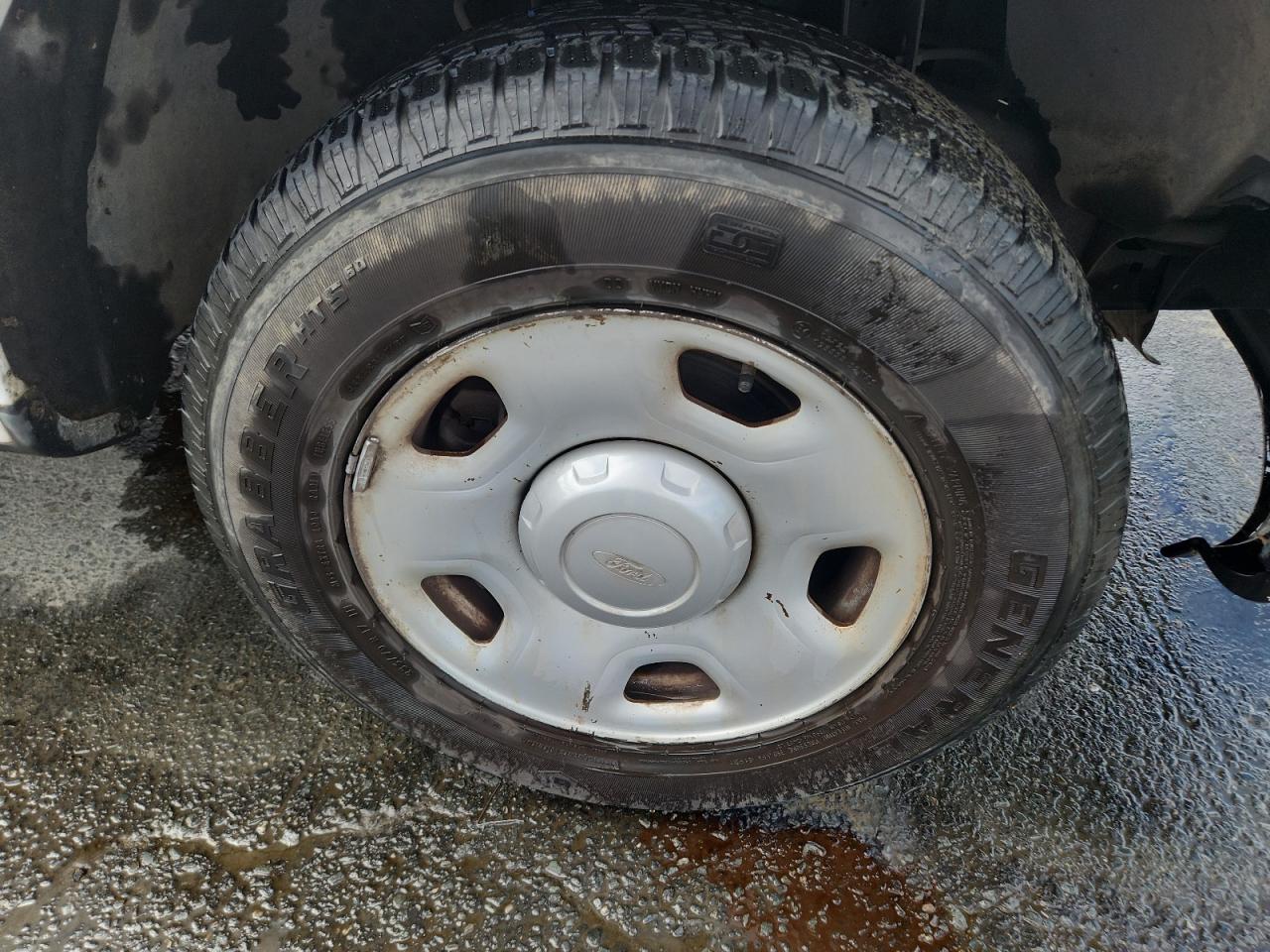 2007 Ford F150 White vin: 1FTRF12W87NA84157 Damage: Right Front Wheel, Curb Rash, > 12 Inches