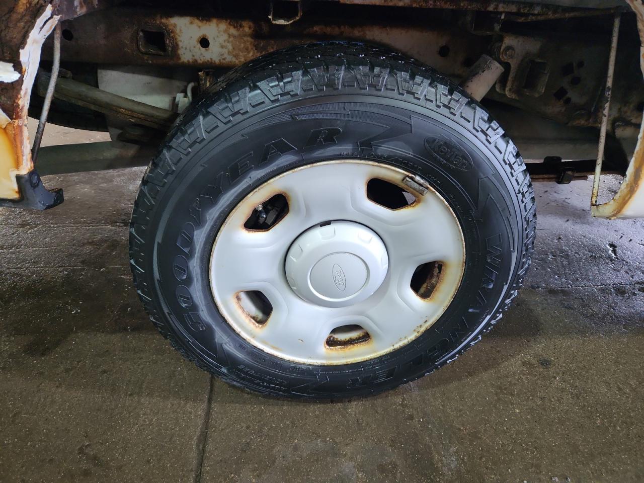 2009 Ford F150 White vin: 1FTRF12W89KA23802 Damage: Right Rear Wheel, Rust, Repair Required