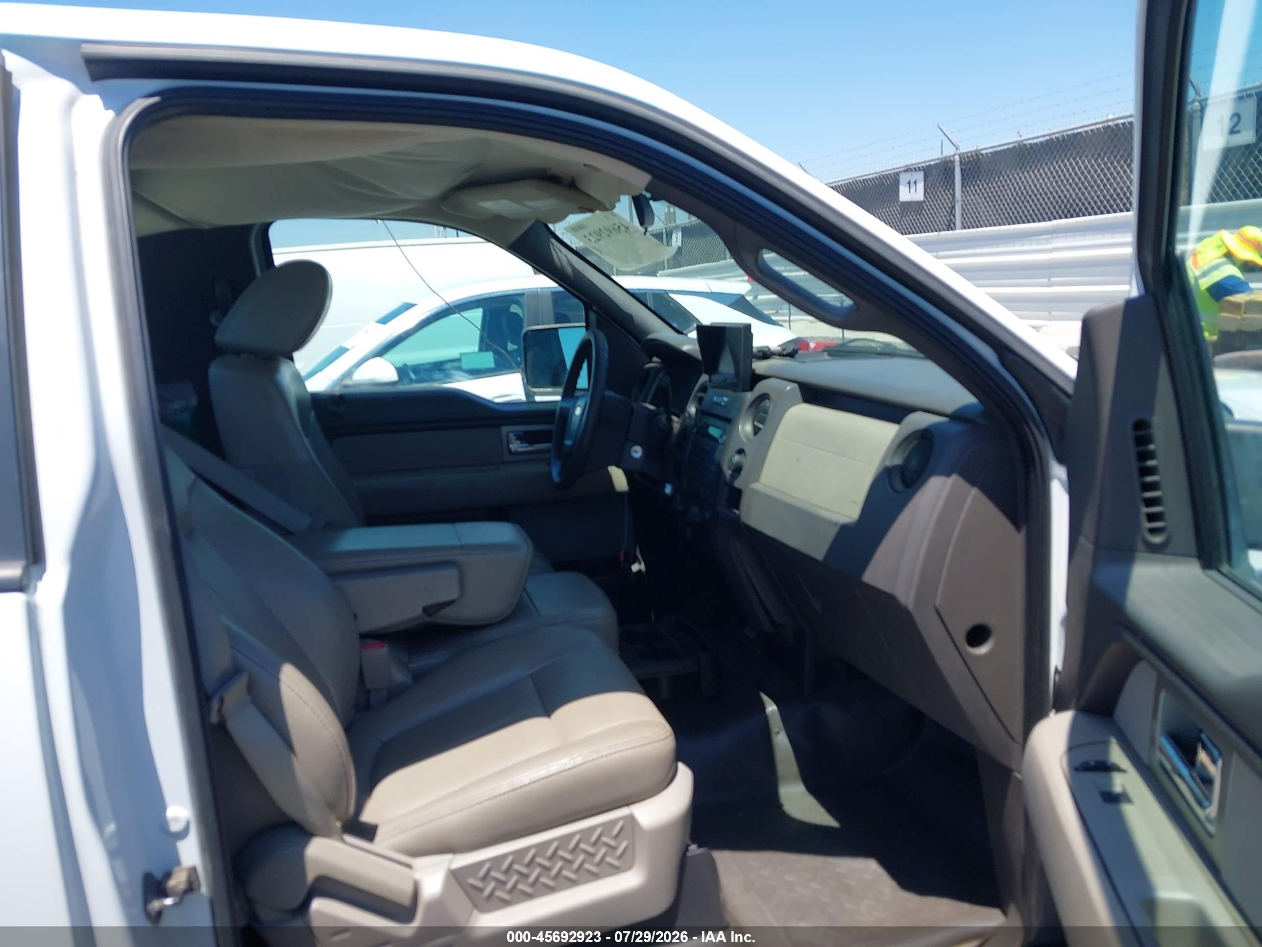 2009 Ford F-150 Stx/xl/xl W/midbox Prep/xlt/xlt W/midbox Prep White vin: 1FTRF12W89KC43182