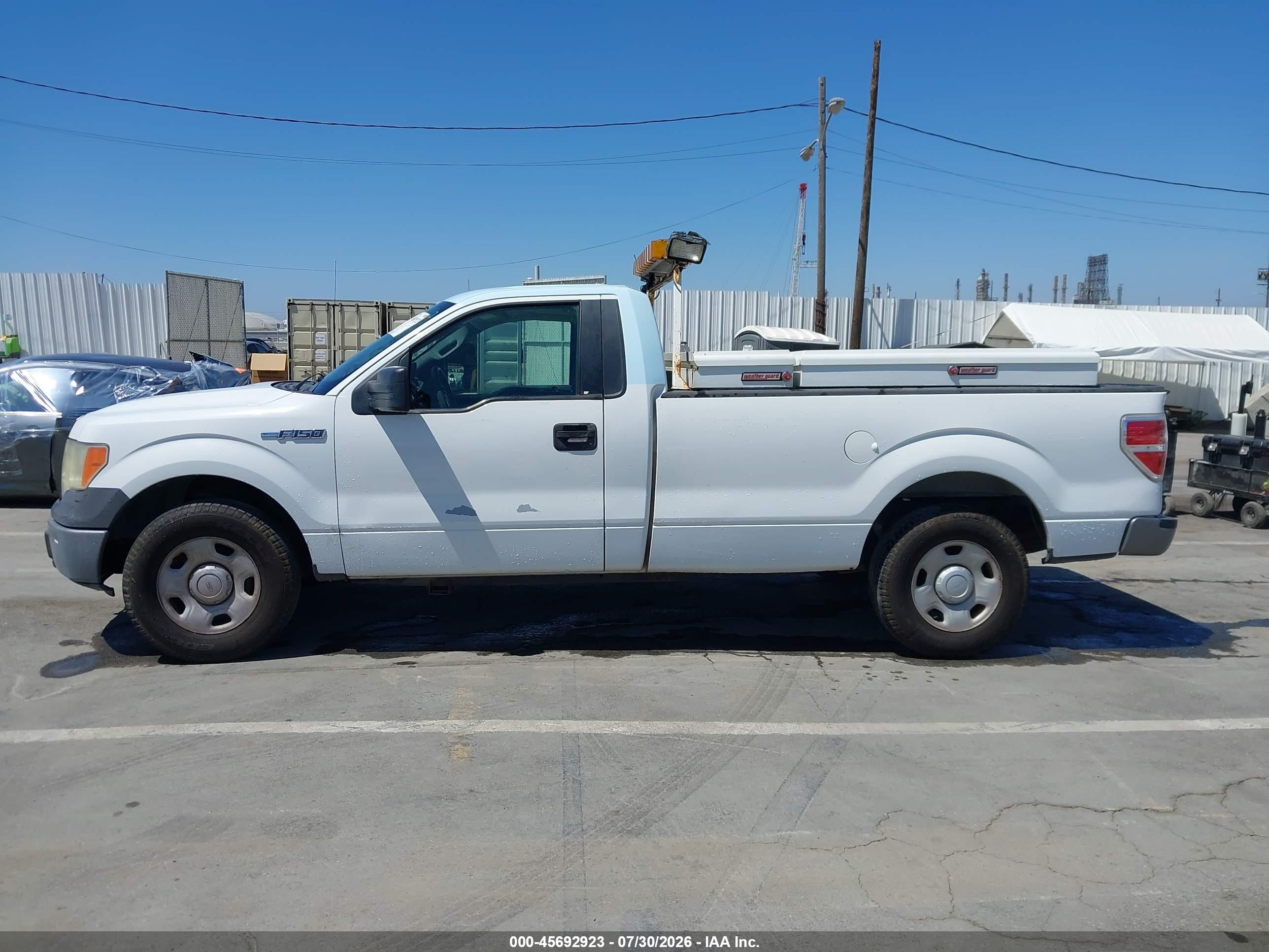2009 Ford F-150 Stx/xl/xl W/midbox Prep/xlt/xlt W/midbox Prep White vin: 1FTRF12W89KC43182