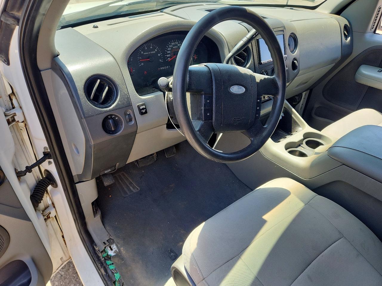 2006 Ford F150 White vin: 1FTRF12W96NB48835