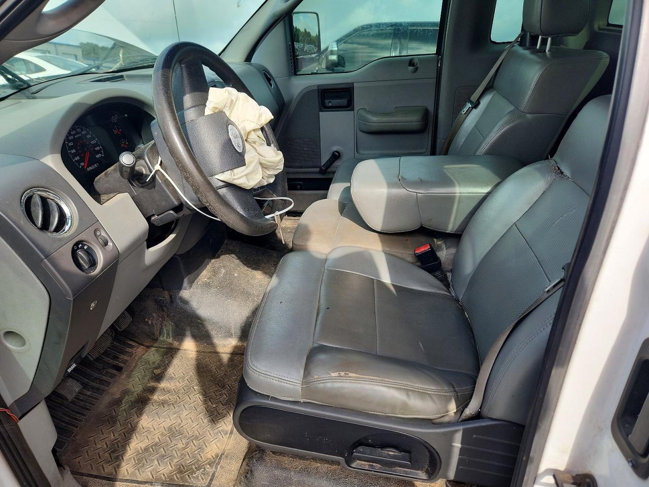 2007 Ford F150 White vin: 1FTRF12W97KB41354