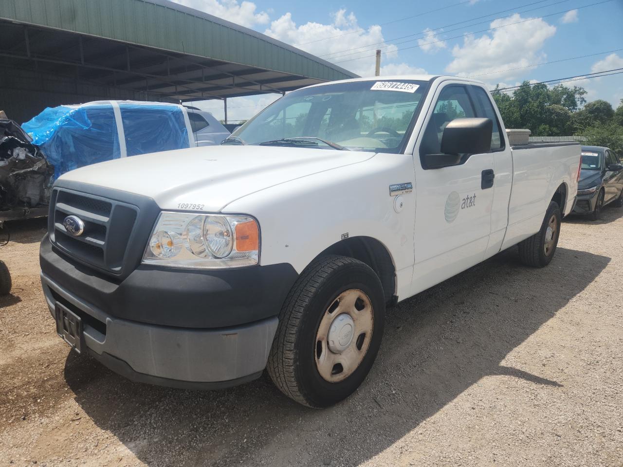 2007 Ford F150 Белый vin: 1FTRF12W97NA77377 Damage: Left Front Fender, Heavy Scratch, 1 To 2 Inches