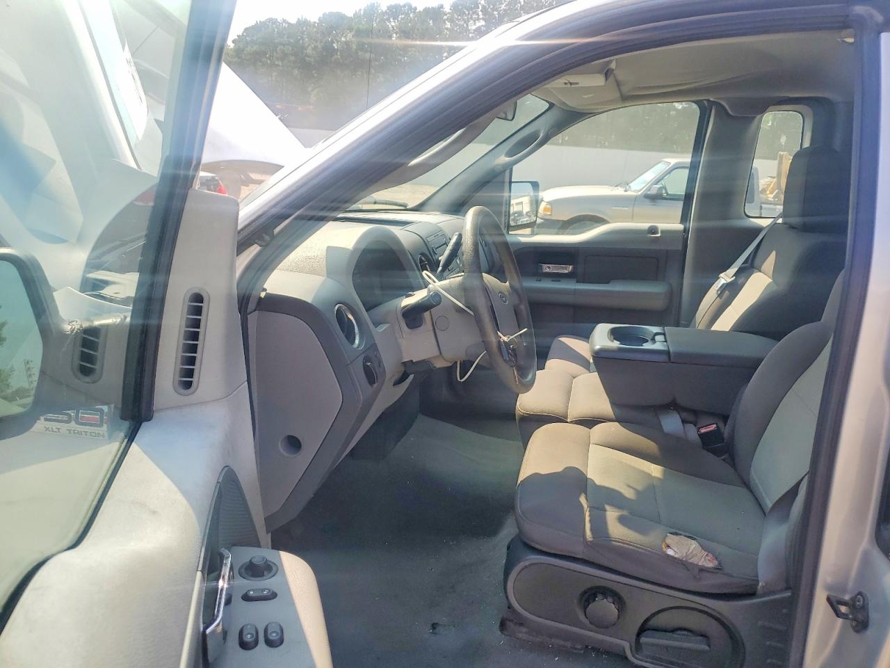 2004 Ford F-150 Silver vin: 1FTRF12WX4NA47512