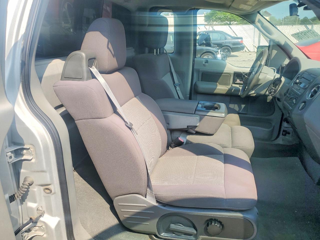 2004 Ford F-150 Silver vin: 1FTRF12WX4NA47512