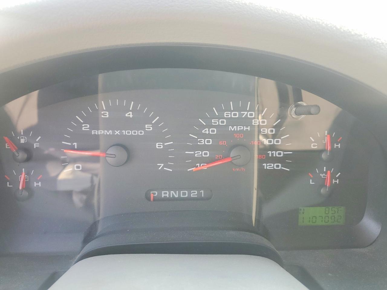 2004 Ford F-150 Silver vin: 1FTRF12WX4NA47512