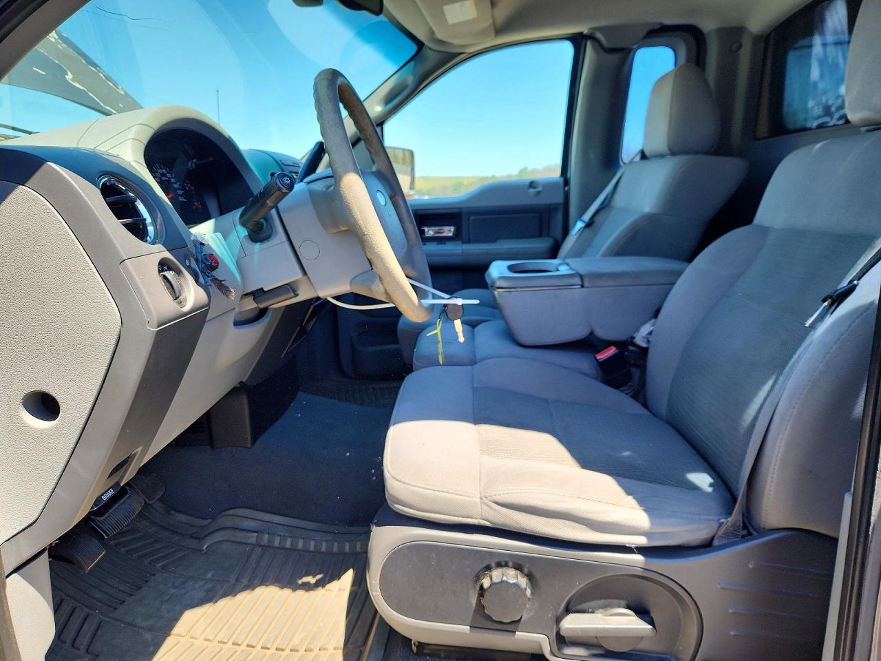 2005 Ford F150 Gray vin: 1FTRF12WX5NB07001