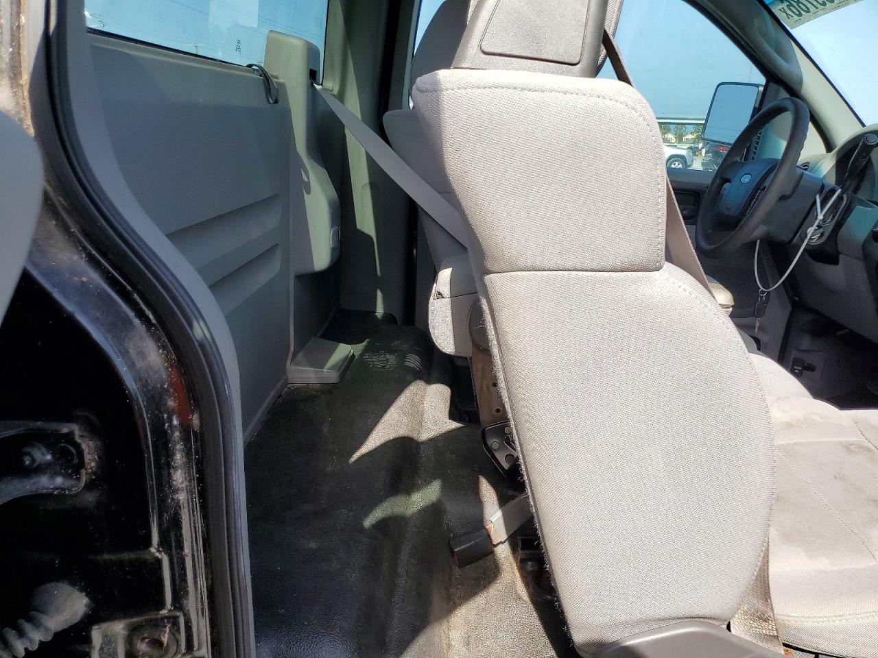 2005 Ford F150 Black vin: 1FTRF12WX5NB07743