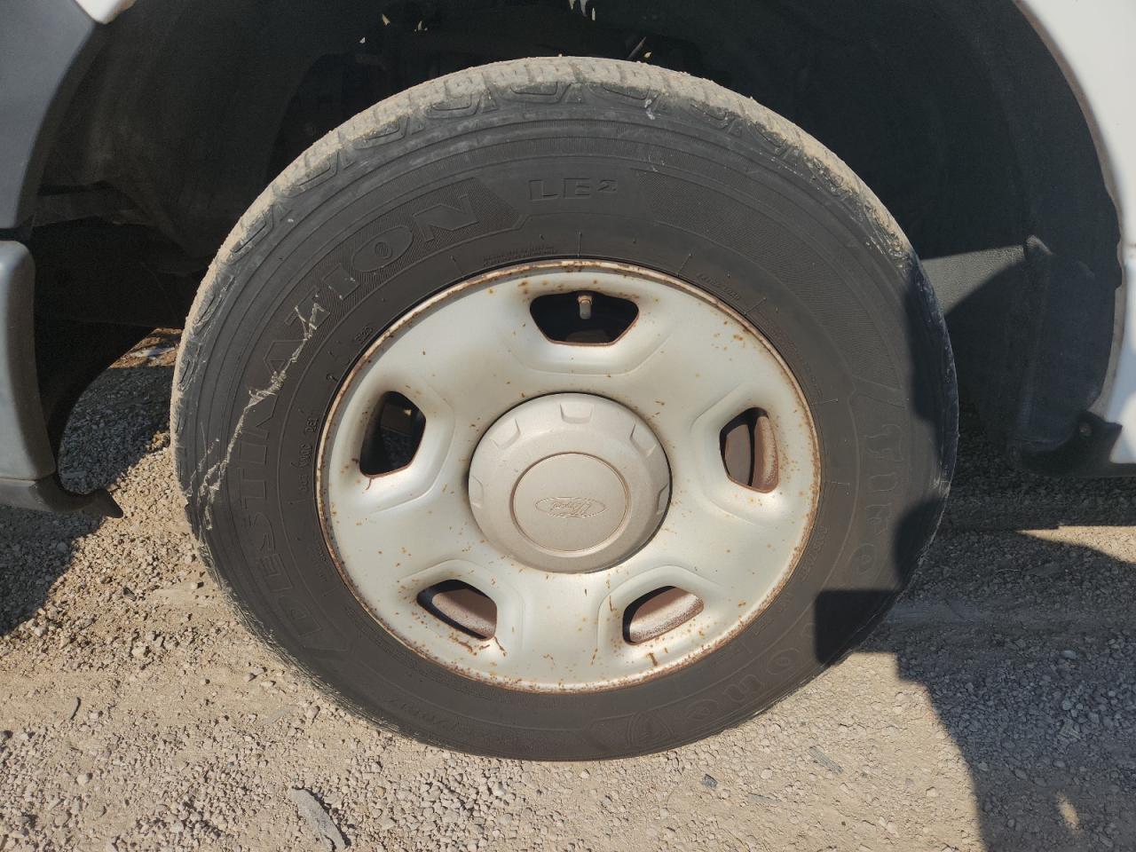 2007 Ford F150 White vin: 1FTRF12WX7KC18135 Damage: Left Front Wheel, Curb Rash, > 12 Inches