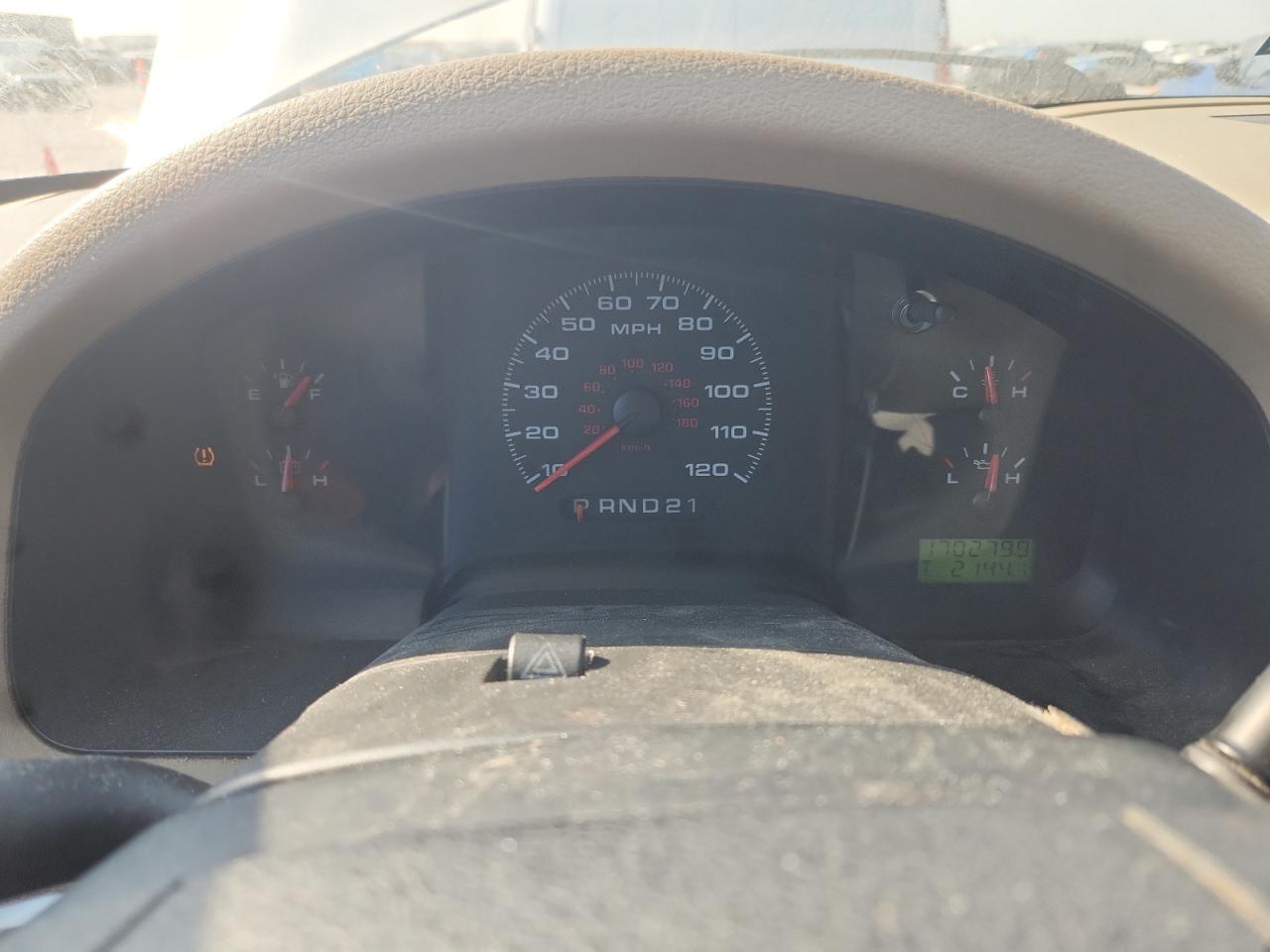 2007 Ford F150 White vin: 1FTRF12WX7KC18135 Damage: Warning - Tire Pressure, On, Unacceptable