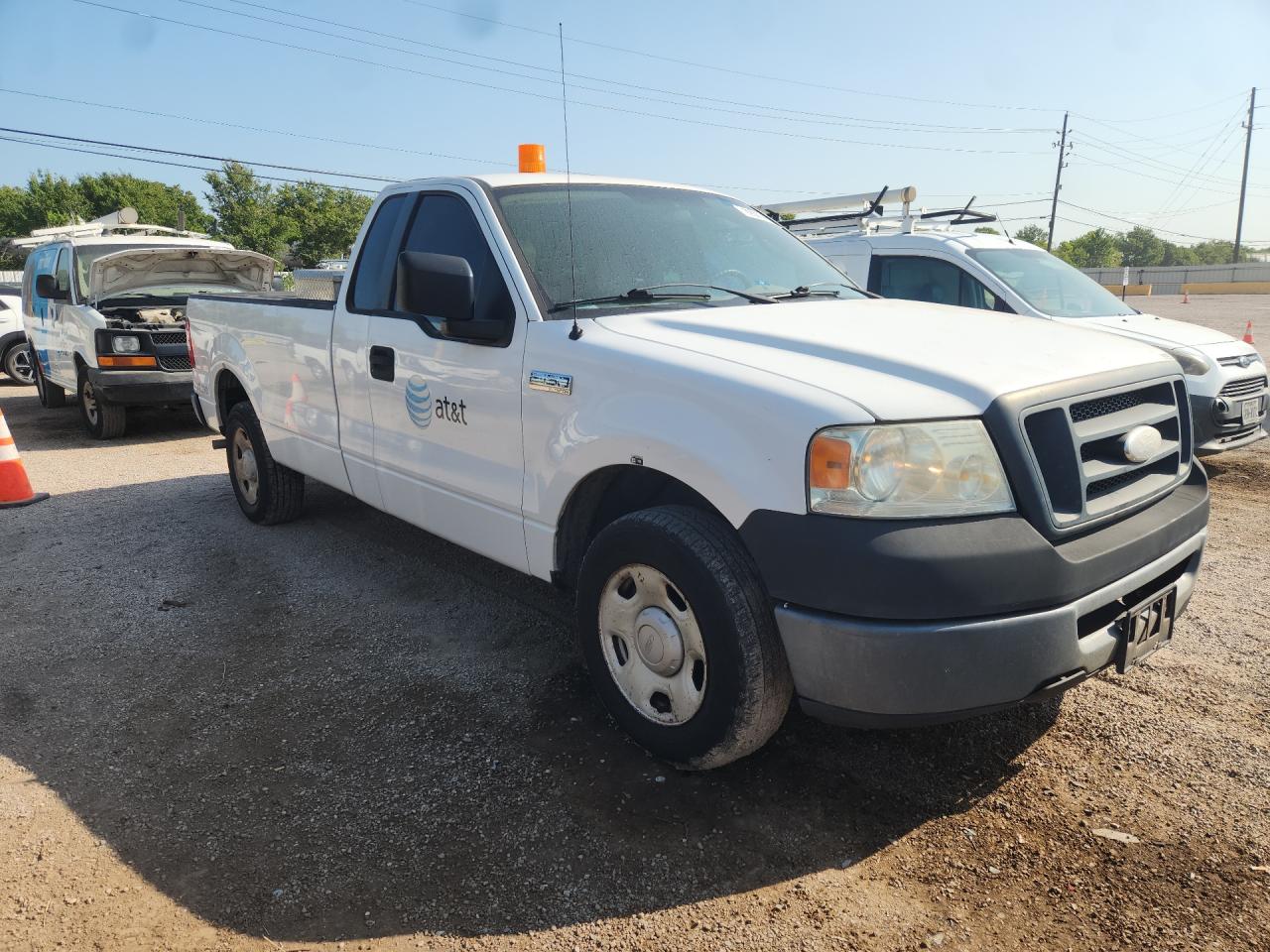 2007 Ford F150 White vin: 1FTRF12WX7KC18135 Damage: Right Head Lamp, Faded, Repair Required
