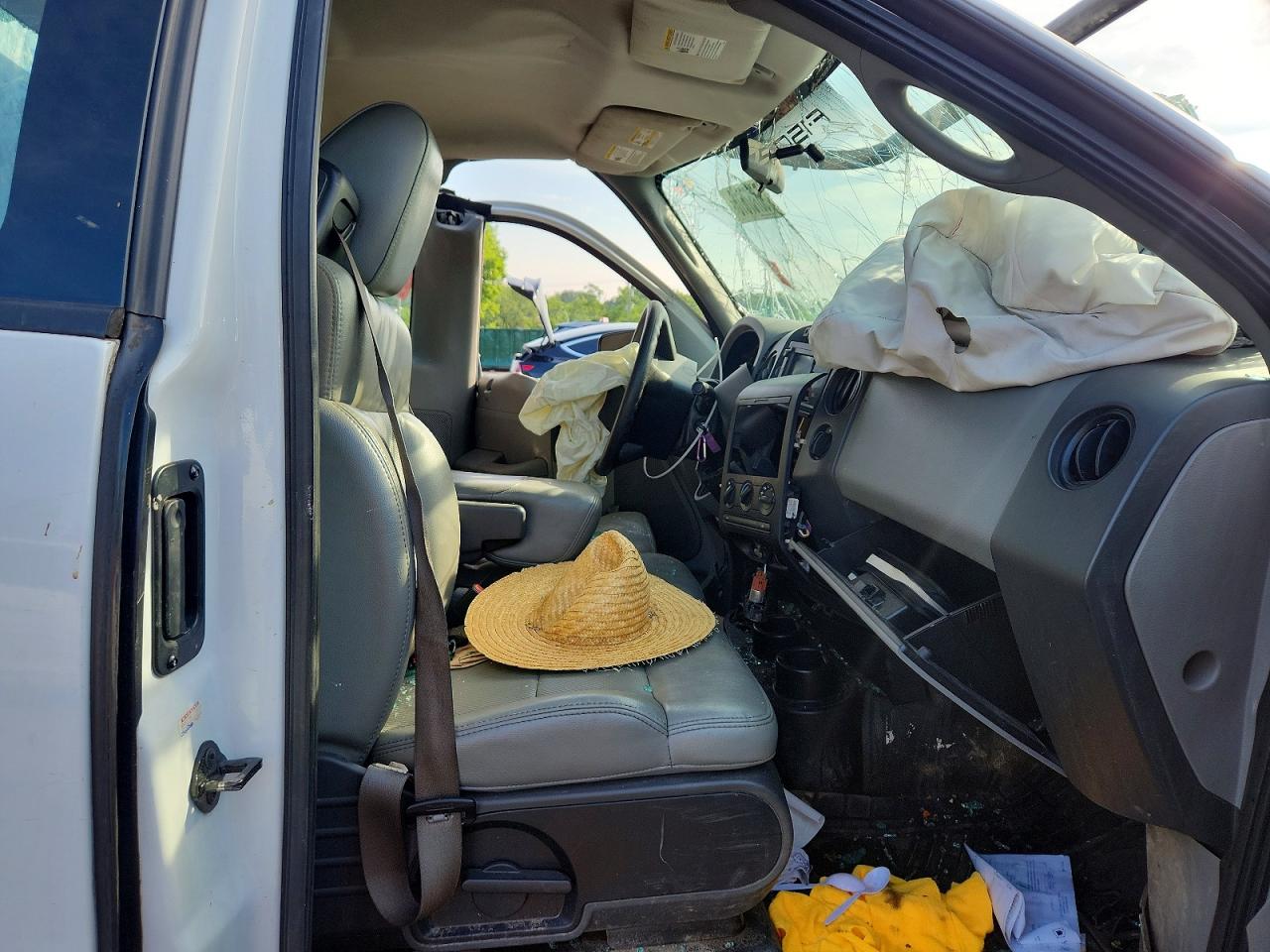 2006 Ford F150 Белый vin: 1FTRF14586NA95548