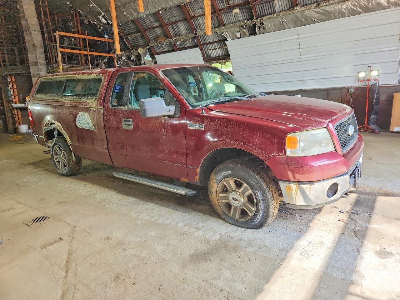 2006 Ford F150 Maroon vin: 1FTRF14586NB09402