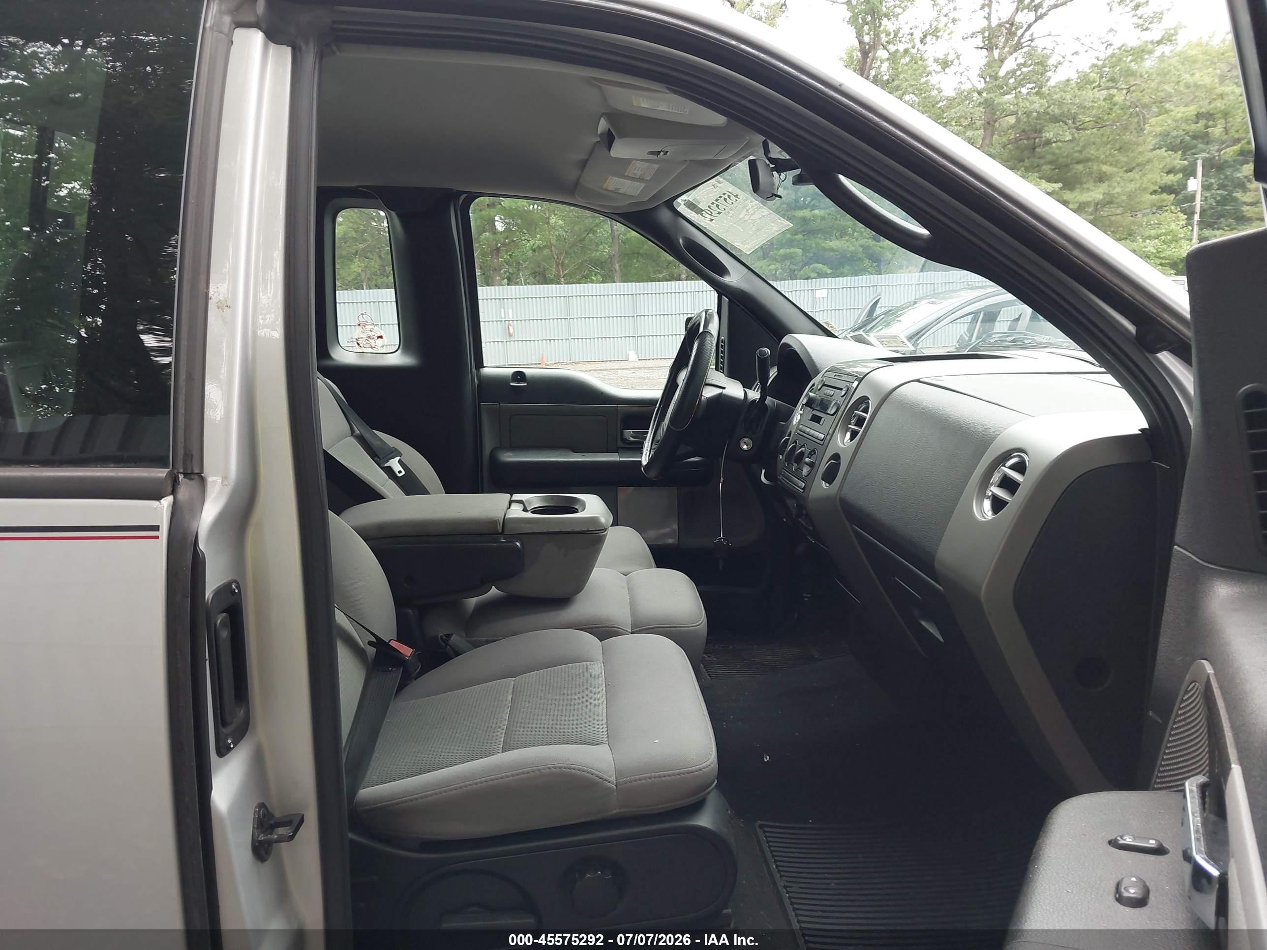2005 Ford F-150 Fx4/xl/xlt Серебряный vin: 1FTRF14595NC11046