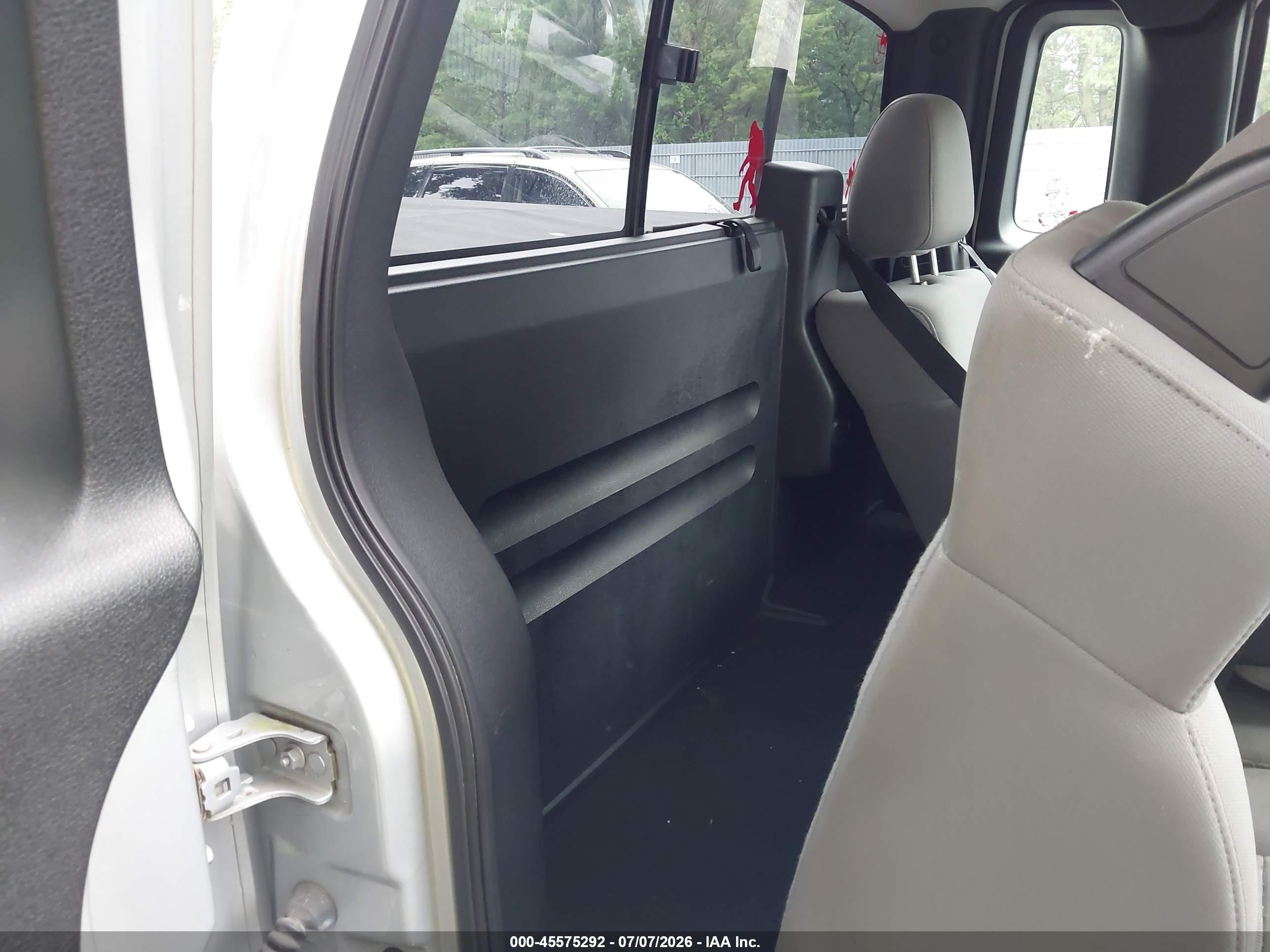 2005 Ford F-150 Fx4/xl/xlt Серебряный vin: 1FTRF14595NC11046