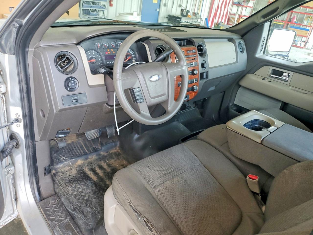 2009 Ford F150 Silver vin: 1FTRF14889KB06029