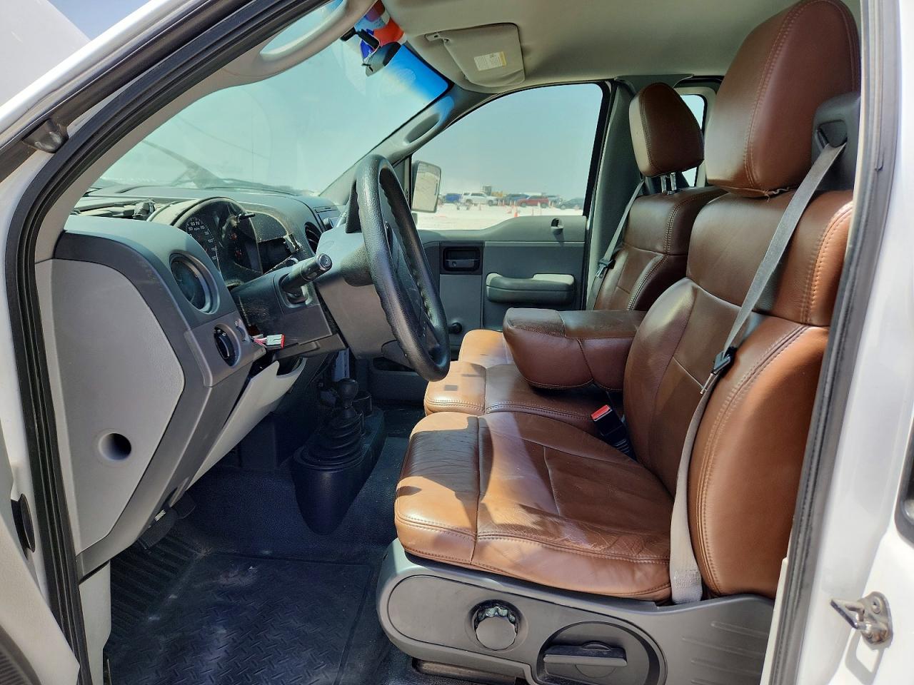 2005 Ford F150 White vin: 1FTRF14W15NB41373