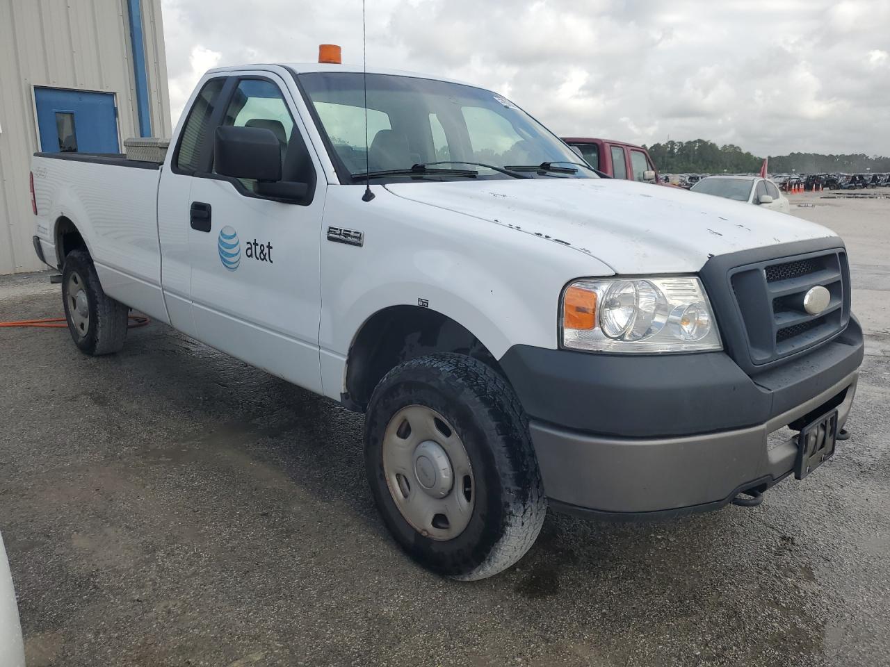 2007 Ford F150 Xl Белый vin: 1FTRF14W37NA86623 Damage: Right Front Fender, Heavy Scratch, 1/2 To 1 Inch
