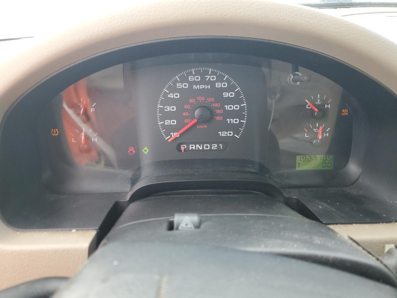 2007 Ford F150 Xl Белый vin: 1FTRF14W37NA86623 Damage: Warning - Tire Pressure, On, Unacceptable