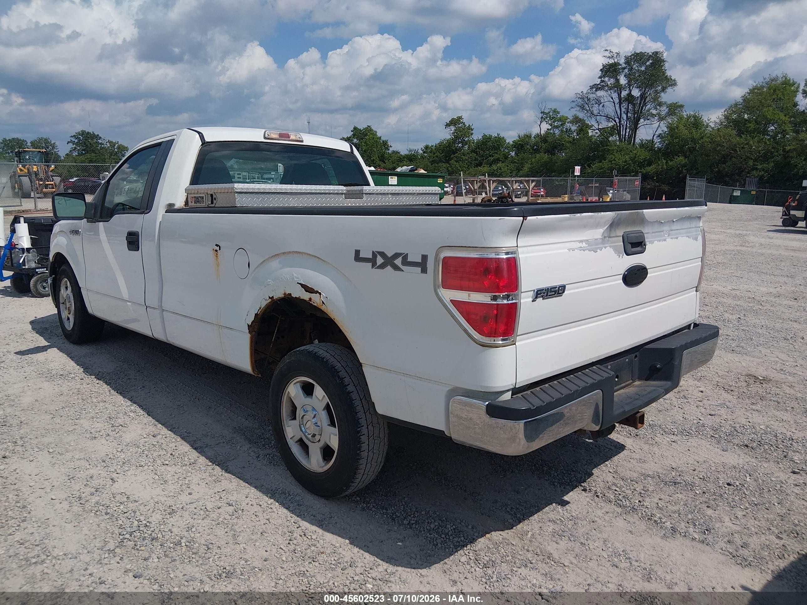2009 Ford F150   White vin: 1FTRF14W89KA39835