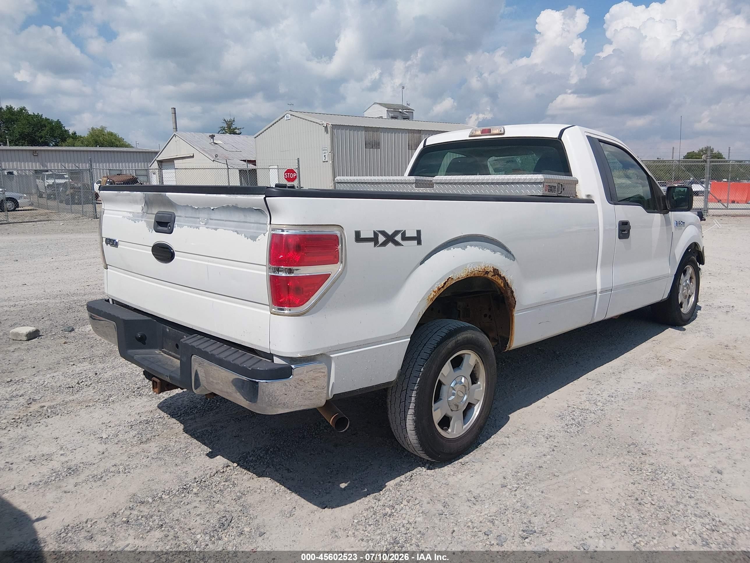 2009 Ford F150   White vin: 1FTRF14W89KA39835
