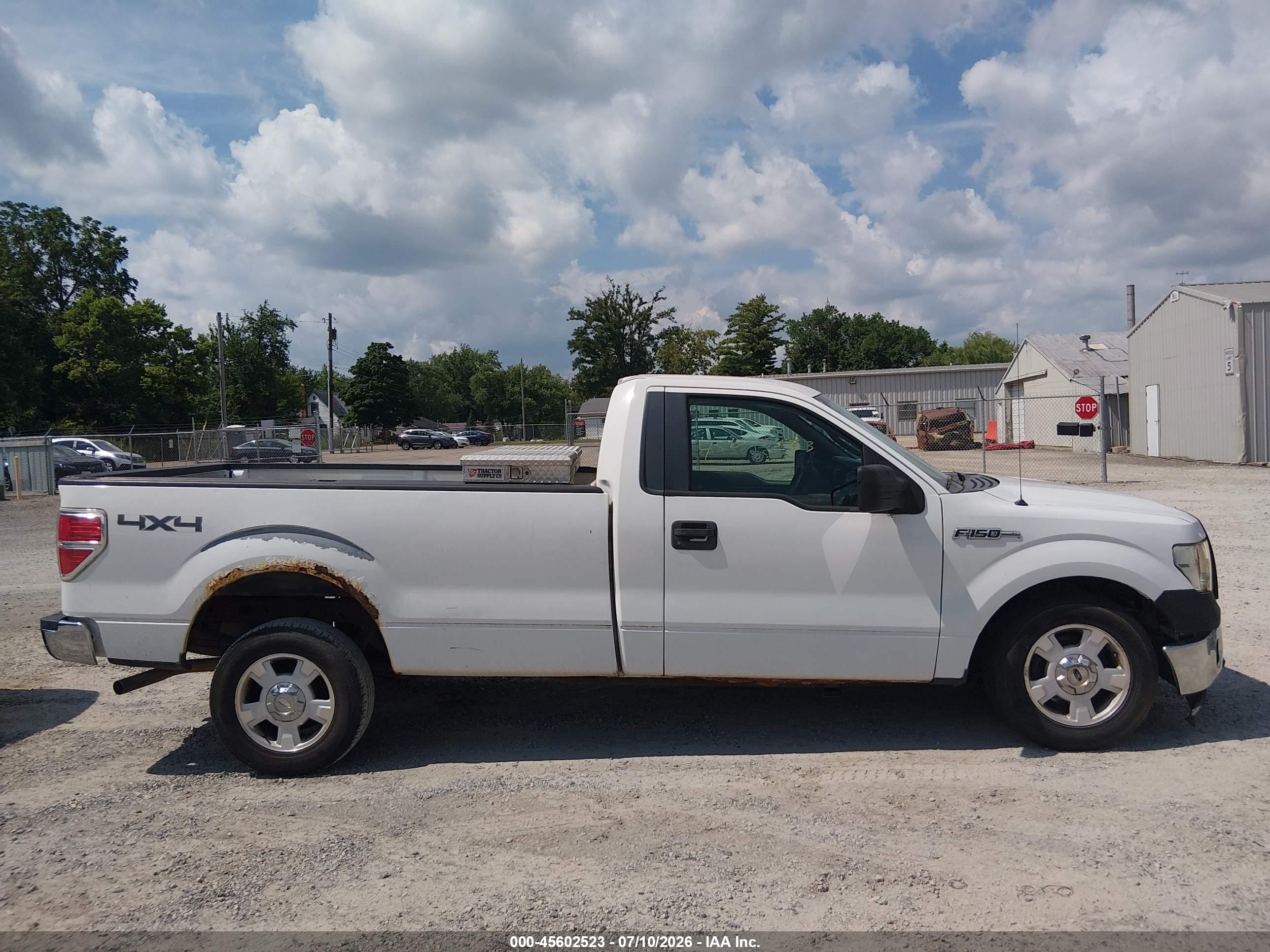 2009 Ford F150   White vin: 1FTRF14W89KA39835