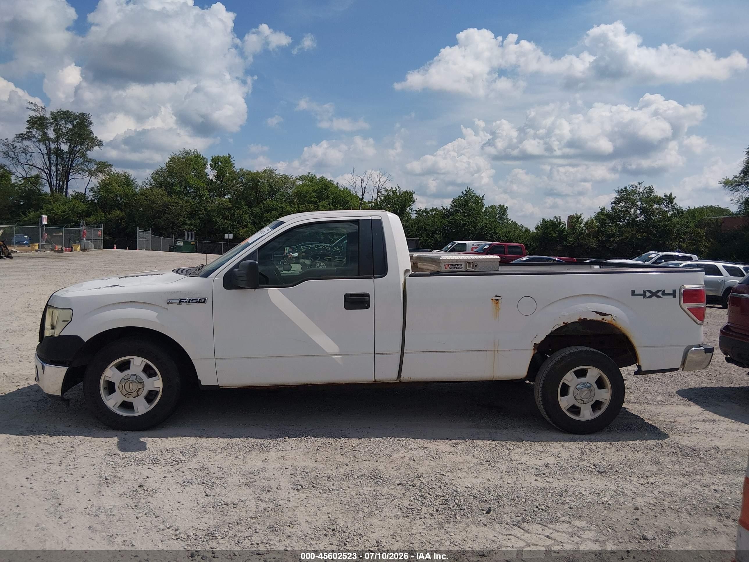2009 Ford F150   White vin: 1FTRF14W89KA39835