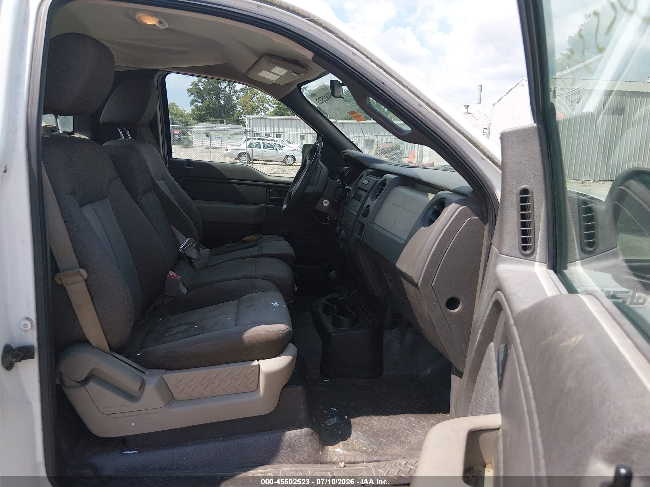 2009 Ford F150   White vin: 1FTRF14W89KA39835