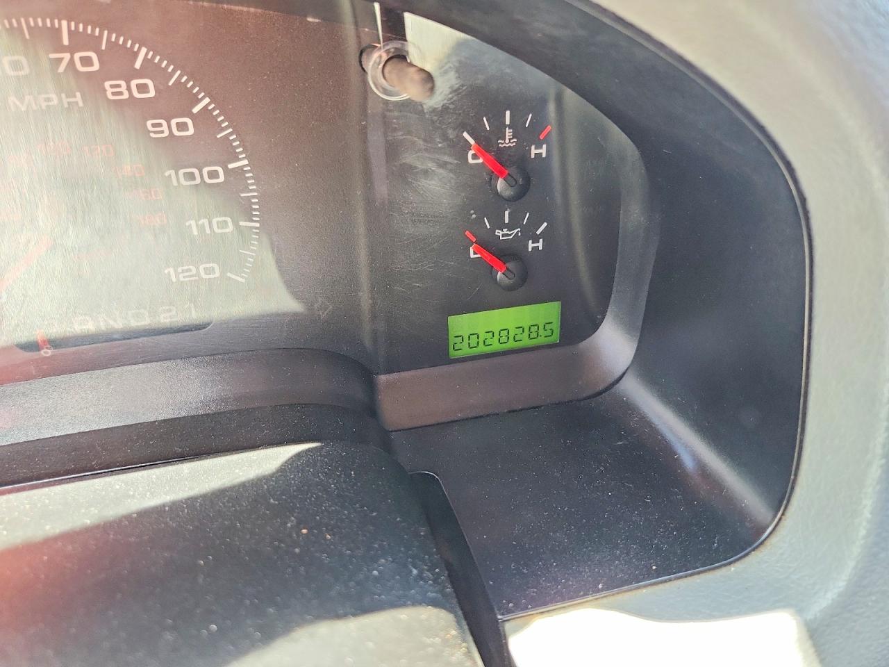 2005 Ford F150 Red vin: 1FTRF14W95NB84598