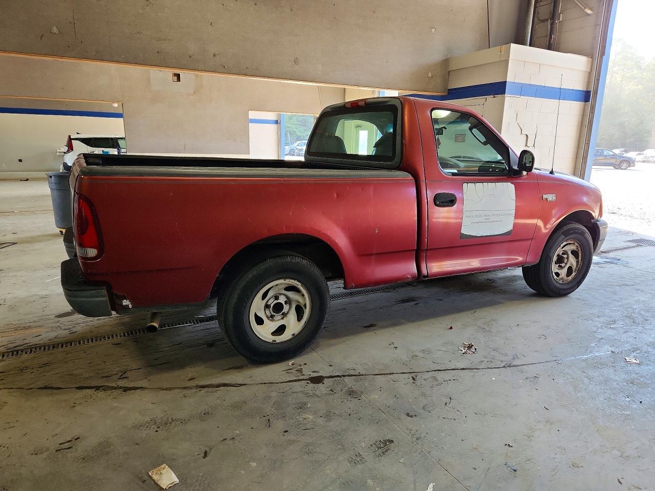 2002 Ford F-150 Red vin: 1FTRF17292NB15110
