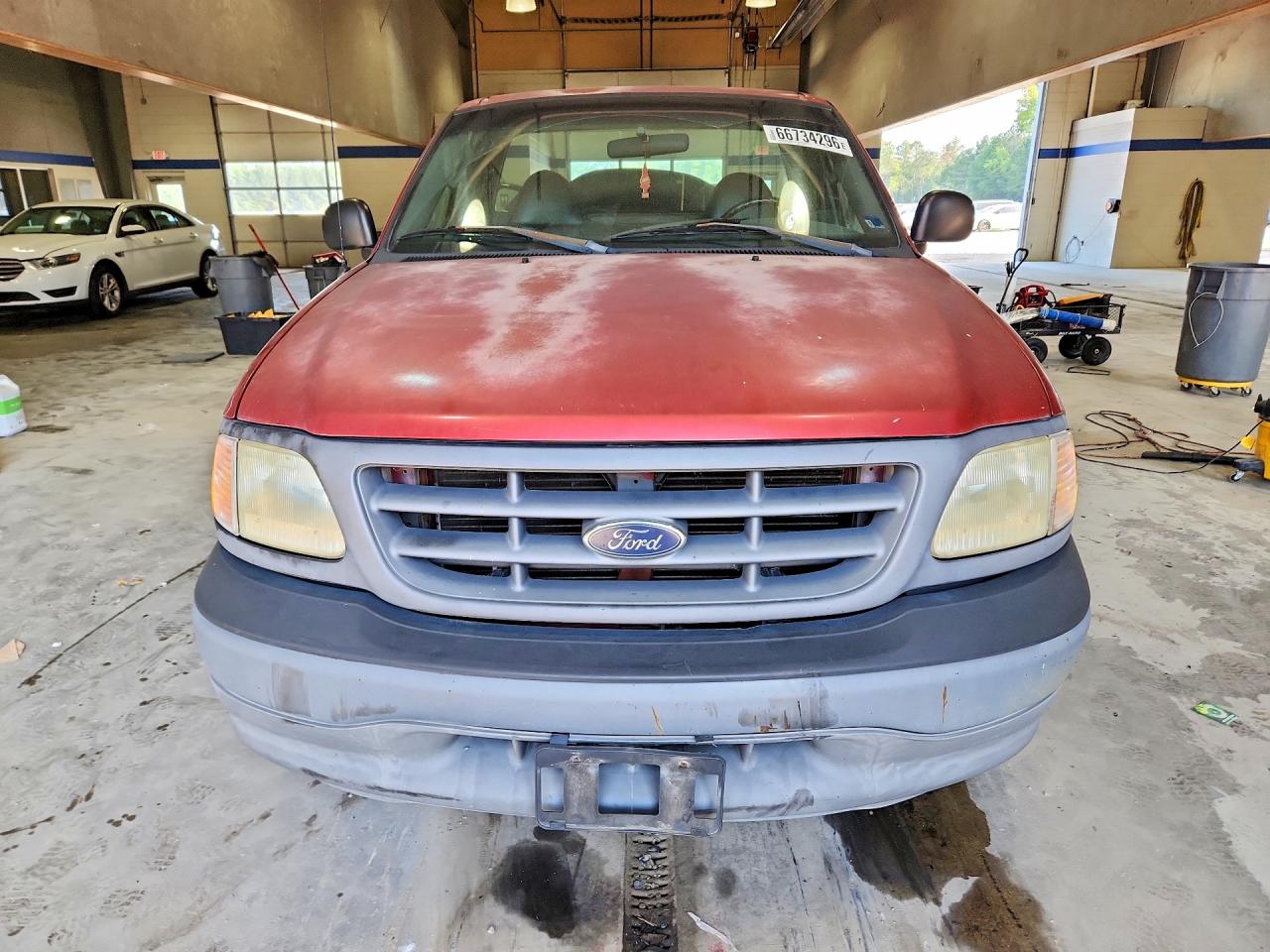 2002 Ford F-150 Red vin: 1FTRF17292NB15110