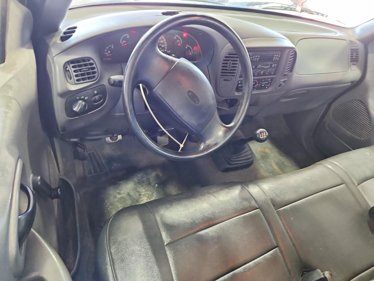 2002 Ford F-150 Red vin: 1FTRF17292NB15110