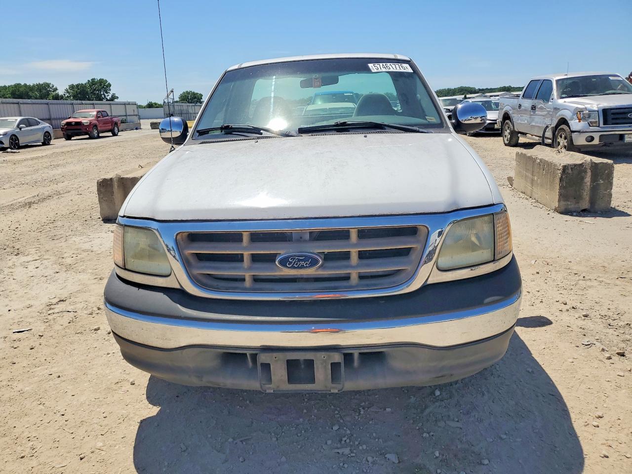 2002 Ford F150 White vin: 1FTRF17W02NB00840