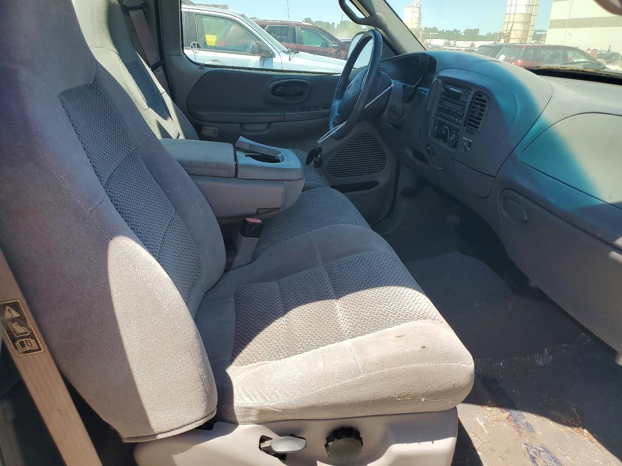 2002 Ford F150 White vin: 1FTRF17W02NB00840