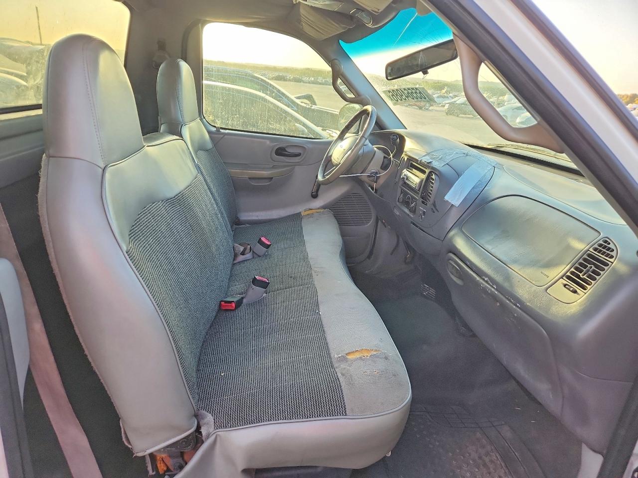 2000 Ford F150 White vin: 1FTRF17WXYNB21011
