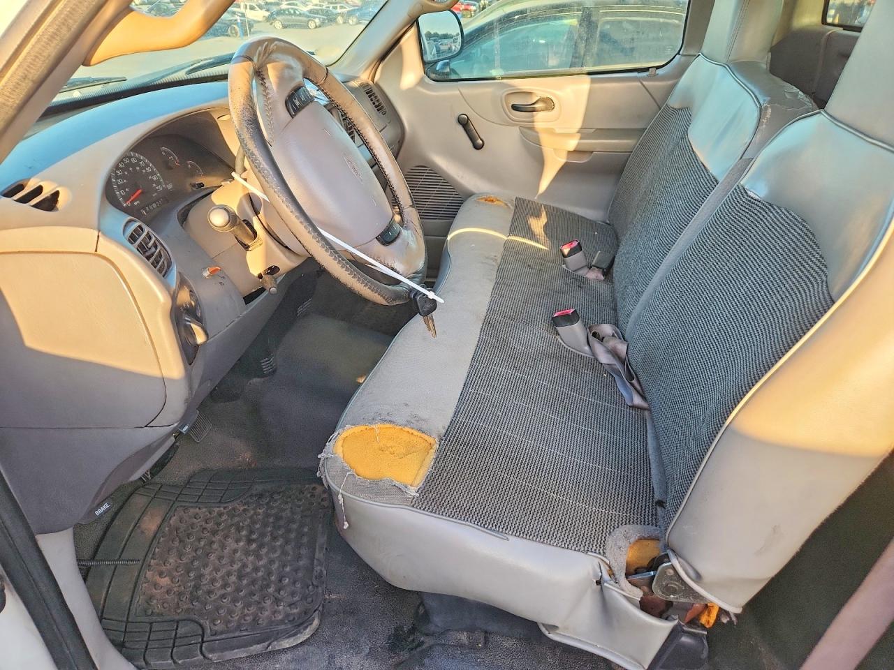2000 Ford F150 White vin: 1FTRF17WXYNB21011