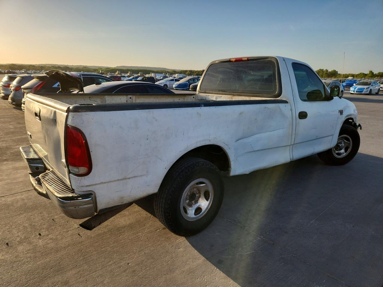 2000 Ford F150 White vin: 1FTRF17WXYNB21011