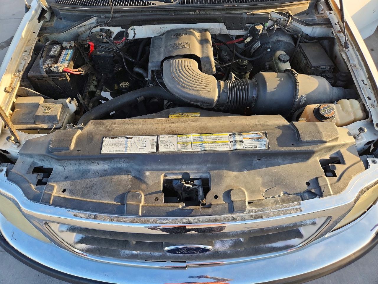 2000 Ford F150 White vin: 1FTRF17WXYNB21011