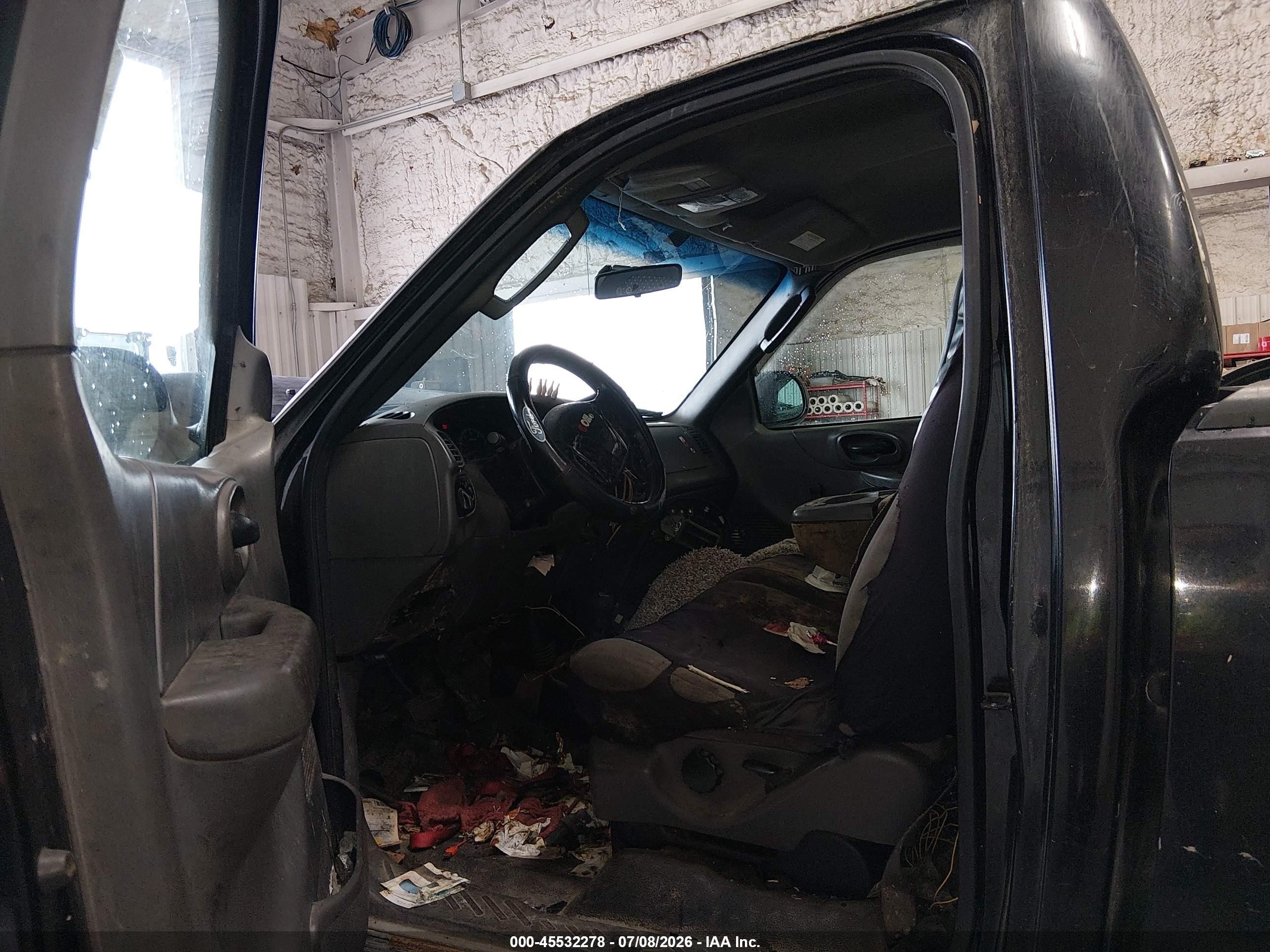 2002 Ford F150   Black vin: 1FTRF182X2NB16961