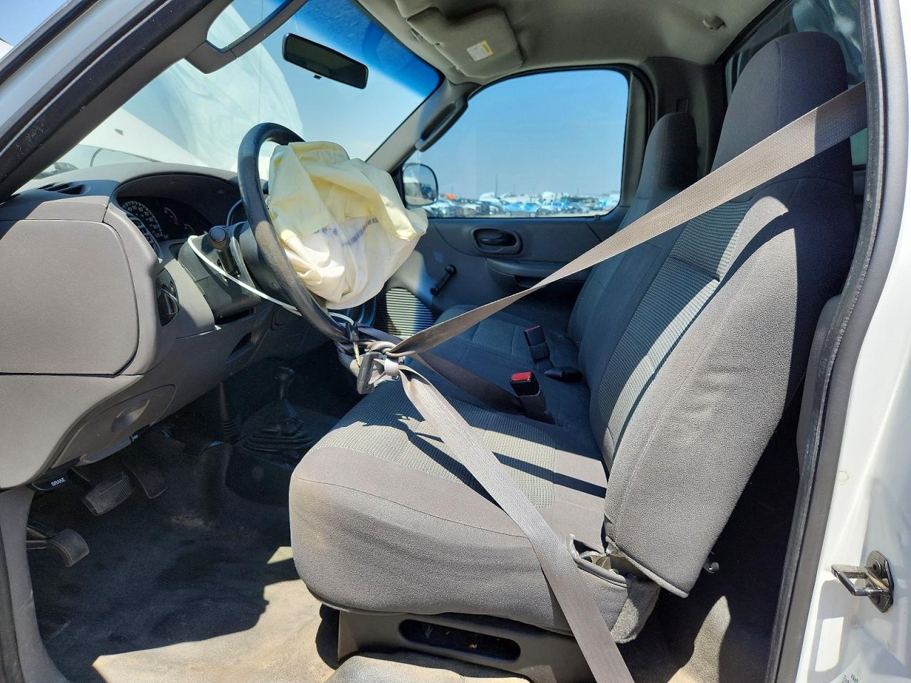 2002 Ford F150 White vin: 1FTRF18L12NB34628